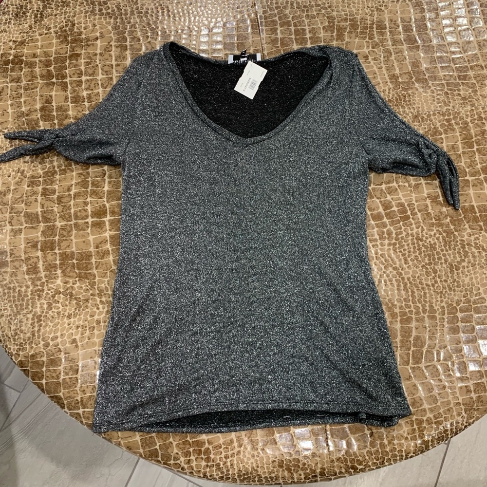 V neck tee